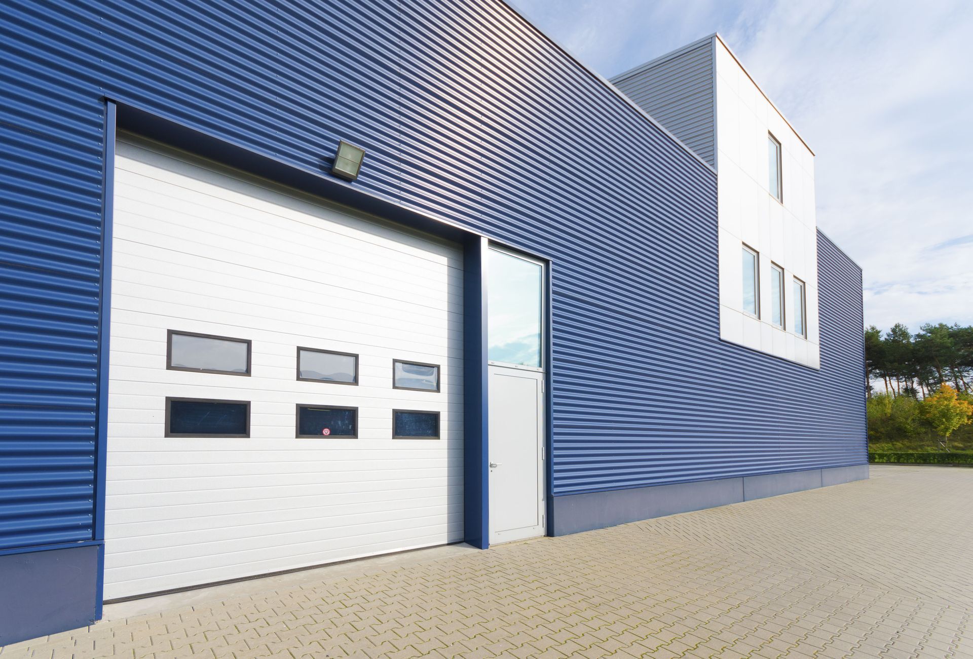 Industrial building with traffic control area
